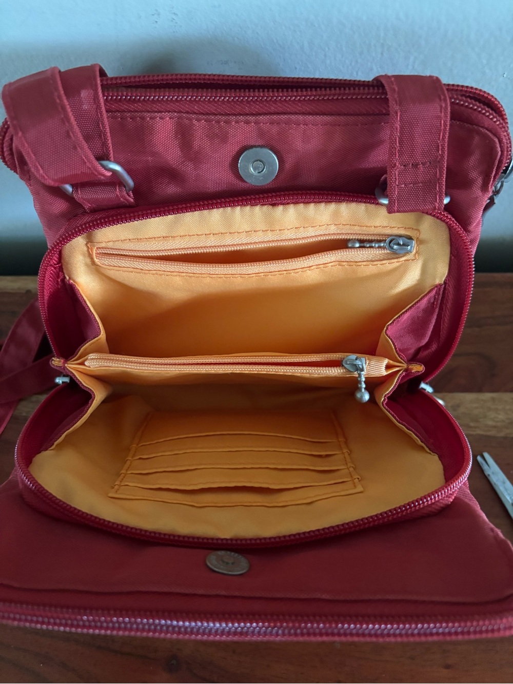 Baggallini Red Crossbody Bag Orange Lining - Picture 3 of 4